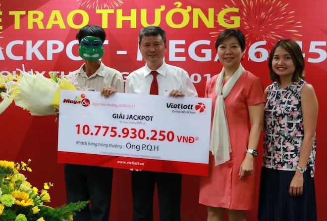 1001 kiểu hóa trang của người trúng jackpot tiền tỉ tại VN - 11