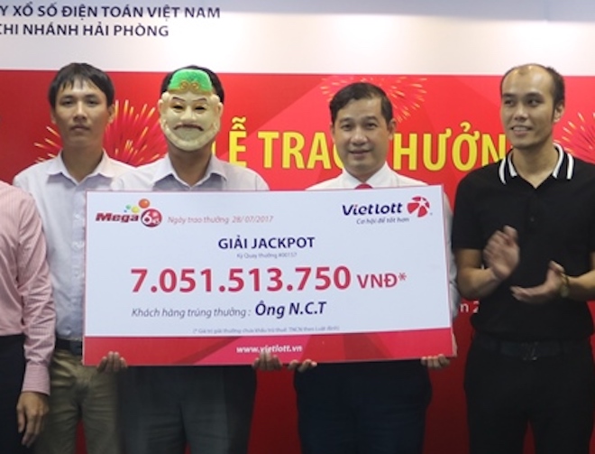 1001 kiểu hóa trang của người trúng jackpot tiền tỉ tại VN - 13