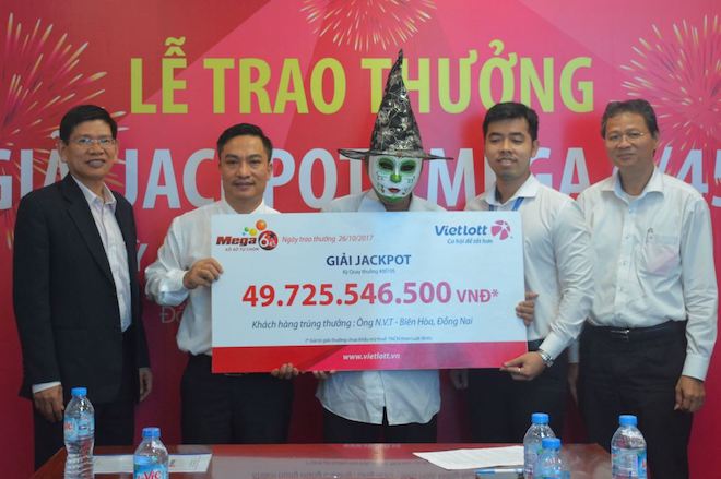 1001 kiểu hóa trang của người trúng jackpot tiền tỉ tại VN - 17