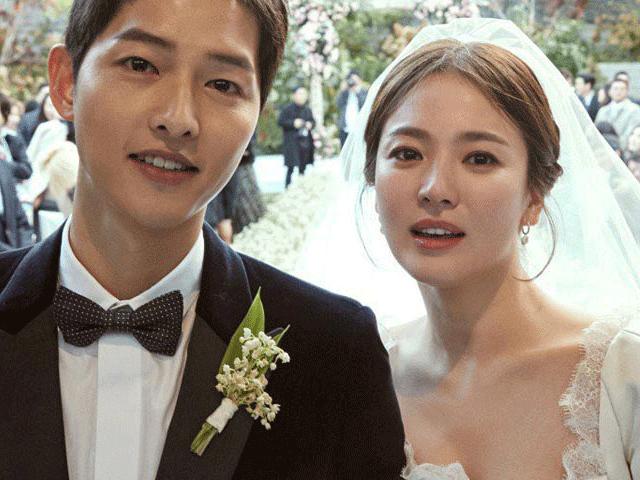 Đặc biệt và đầy cảm xúc, bộ ảnh cưới của Song Hye Kyo và chồng trẻ chắc chắn sẽ khiến bạn ngất ngây. Cặp đôi tình tứ, hạnh phúc với những khoảnh khắc đáng yêu. Hãy cùng đến và tận hưởng những phút giây ngọt ngào này.