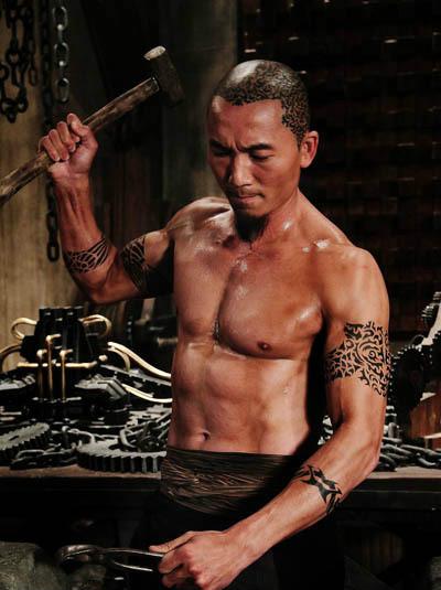 Sao nam U60 khoe cơ bắp khiến hàng triệu con tim phải "loạn nhịp" - 8