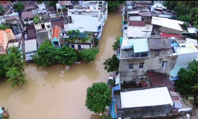 Ảnh: Phú Yên chìm trong nước lũ, nhiều khu vực bị cô lập - 5