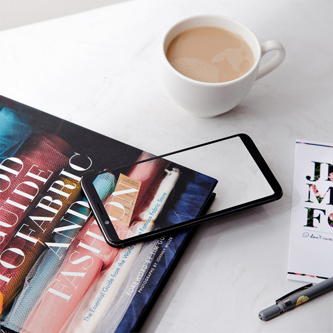 Cùng Sơn Tùng cầm trên tay loa đổi màu - quà đặt hàng trước của OPPO F5 - 4