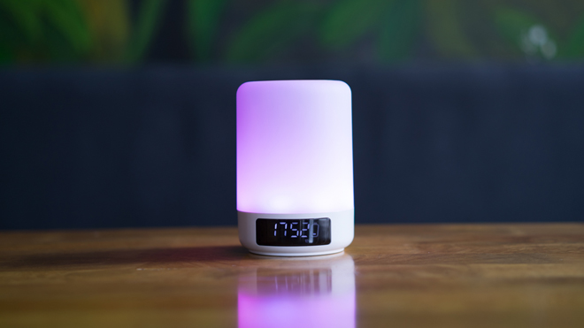 Cùng Sơn Tùng cầm trên tay loa đổi màu - quà đặt hàng trước của OPPO F5 - 3