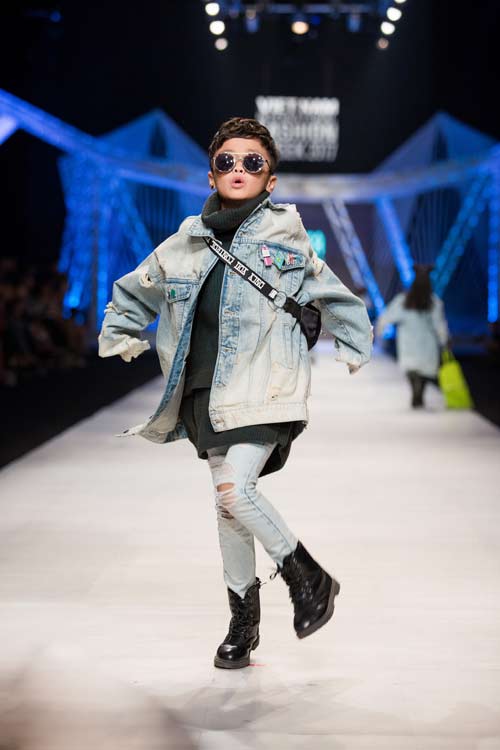 "Mẫu nhí" sành điệu áp đảo "mẫu lớn" trên sàn diễn đường phố thập niên 90 - 4