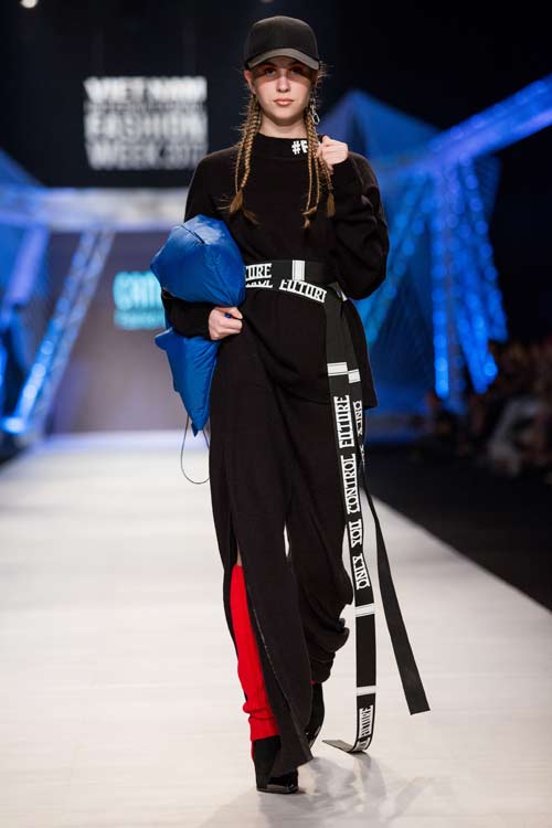 "Mẫu nhí" sành điệu áp đảo "mẫu lớn" trên sàn diễn đường phố thập niên 90 - 4