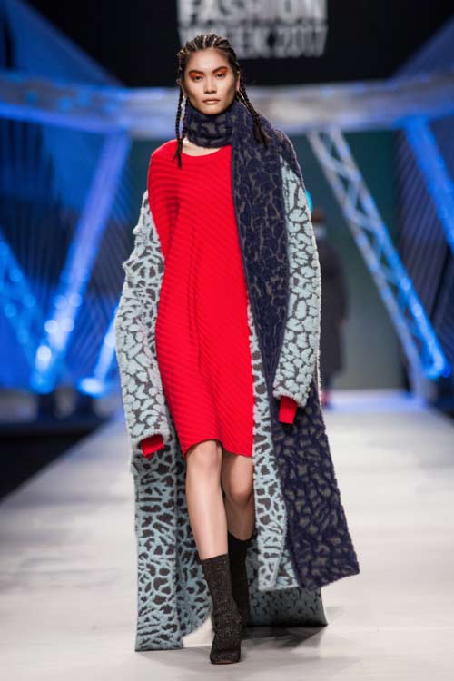 "Mẫu nhí" sành điệu áp đảo "mẫu lớn" trên sàn diễn đường phố thập niên 90 - 6