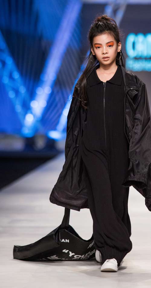 "Mẫu nhí" sành điệu áp đảo "mẫu lớn" trên sàn diễn đường phố thập niên 90 - 7