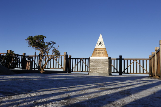 "Đốn tim" vẻ đẹp lung linh của băng giá trên đỉnh Fansipan - 7