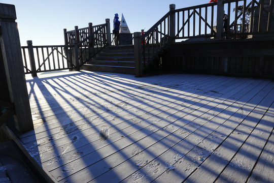 "Đốn tim" vẻ đẹp lung linh của băng giá trên đỉnh Fansipan - 21