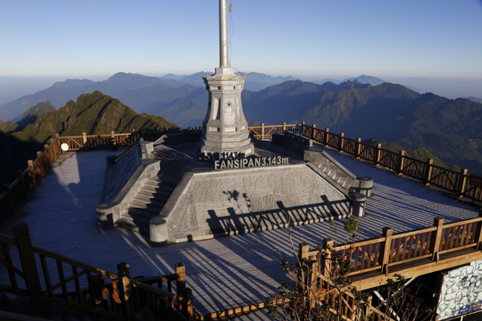 "Đốn tim" vẻ đẹp lung linh của băng giá trên đỉnh Fansipan - 25