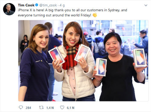Tim Cook vui mừng chia sẻ ảnh người Việt mua iPhone X - 1