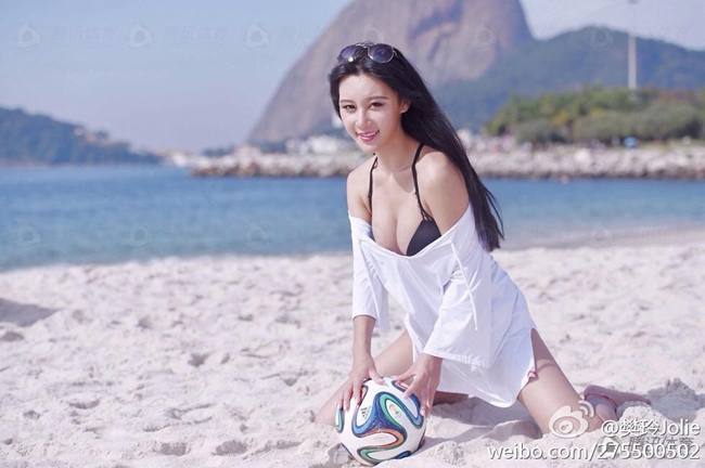 Cô từng được tạp chí FHM Trung Quốc mời làm người mẫu trang bìa vì thân hình nóng bỏng.