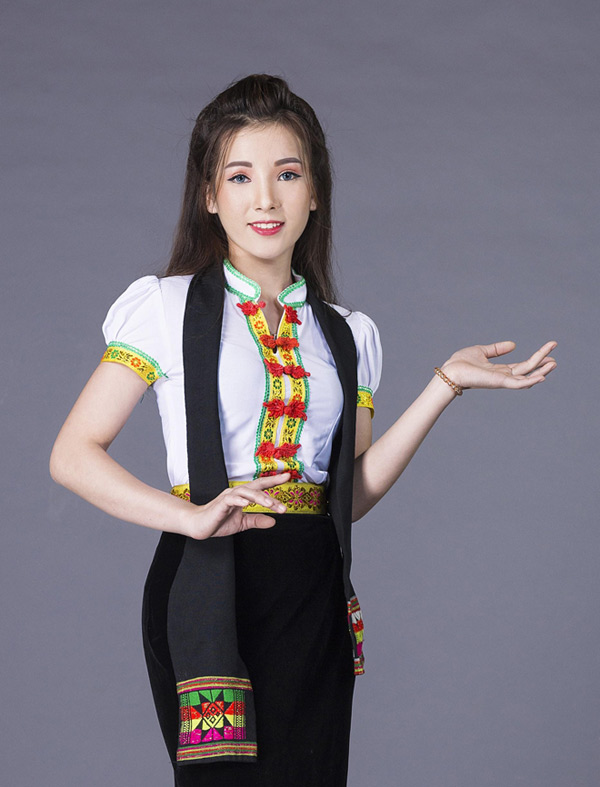 Cô gái “mắt lươn” gây sốc với diện mạo mới quá hoàn hảo! - 3