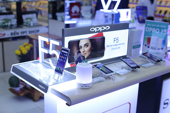 Đặt trước OPPO F5 tại FPT Shop, nhận ngay bộ quà trị giá 1,68 triệu đồng - 1
