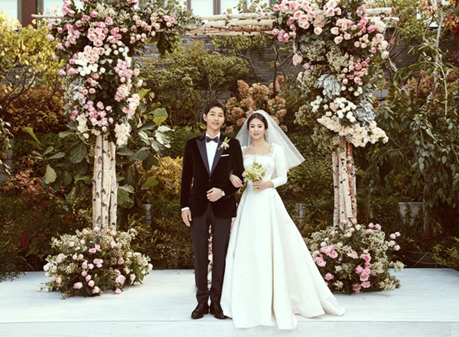 Váy cưới 3 tỷ của Song Hye Kyo là &#34;duy nhất trên thế giới&#34; - 1