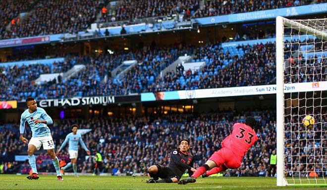 Tranh cãi: Man City ghi bàn việt vị, Arsenal phát điên - 1