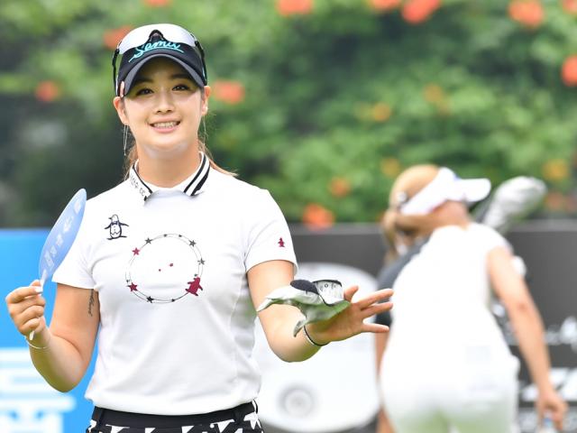 Golf 24/7: Hot-girl Hàn Quốc tài giỏi, “đẹp chim sa cá lặn”