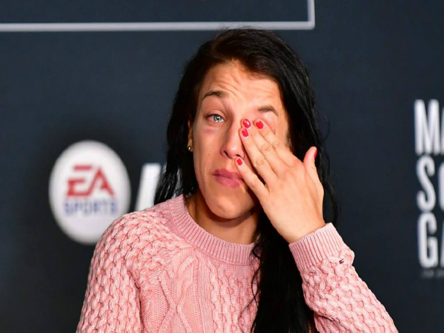 Tin thể thao HOT 6/11: Nữ võ sĩ UFC rơi lệ vì mất đai - 1