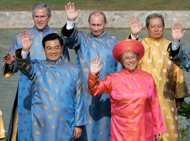 Đằng sau những trang phục lãnh đạo thế giới "diện" tại các kỳ APEC - 15