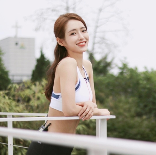 Ngây người ngắm nữ huấn luyện viên xinh nhất xứ kim chi - 9