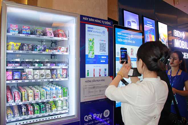 Thú vị với máy bán hàng tự động thanh toán bằng QR Pay - 1