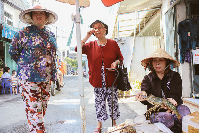 Tôm hùm “chạy” bão từ miền Trung vào Sài Gòn, người nuôi vừa bán vừa khóc - 5