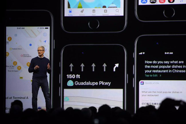 Không quá bất ngờ khi cả ba đều chạy iOS 11, phiên bản hệ điều hành di động mới nhất của Apple.