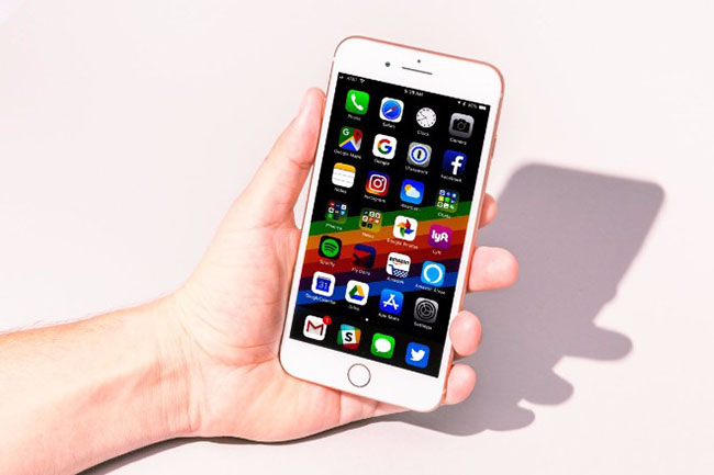 Với iPhone 8, bạn vẫn được cung cấp nút Home và cảm biến vân tay Touch ID.