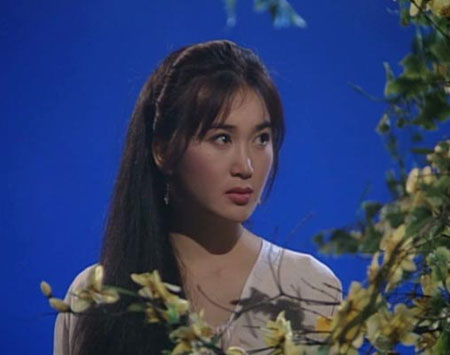 Sao nữ diện đồ ngủ trên màn ảnh "hớp hồn" triệu mày râu - 10