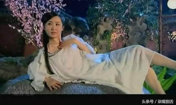 Sao nữ diện đồ ngủ trên màn ảnh "hớp hồn" triệu mày râu - 7