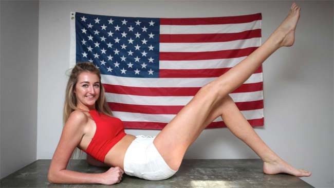 Holly Burt là người đẹp có cặp chân dài nhất nước Mỹ.
