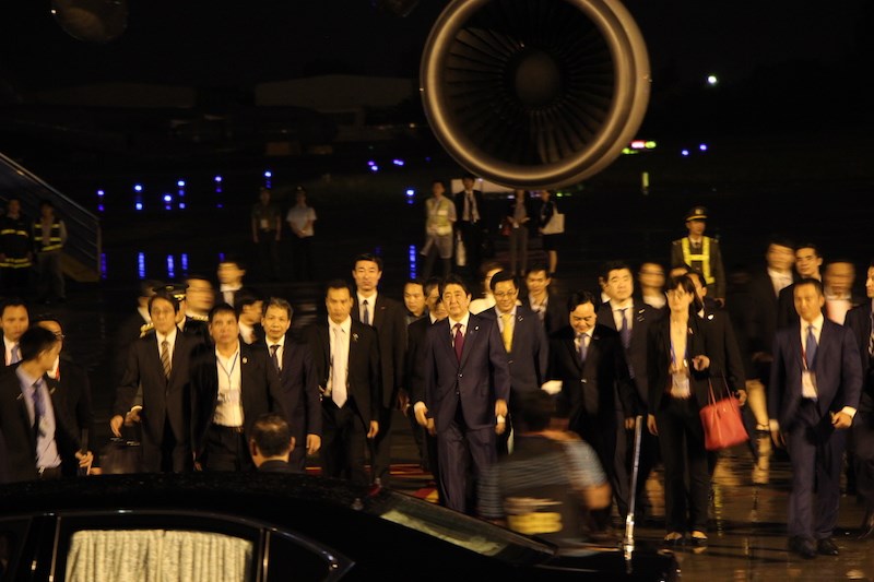 Thủ tướng Shinzo Abe chính thức tới Đà Nẵng dự APEC - 2