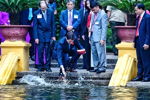 Giá quý ông nào cũng mặc đẹp như Thủ tướng Canada! - 2