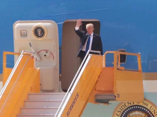 CẬP NHẬT APEC 2017: Tổng thống Mỹ Donald Trump đã đến Đà Nẵng