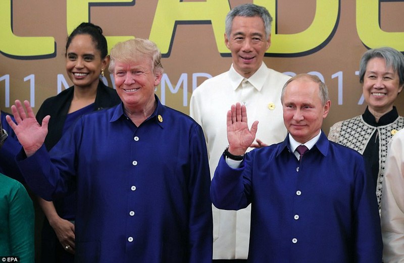 Báo Tây viết về cái bắt tay của ông Trump và ông Putin tại APEC VN - 2