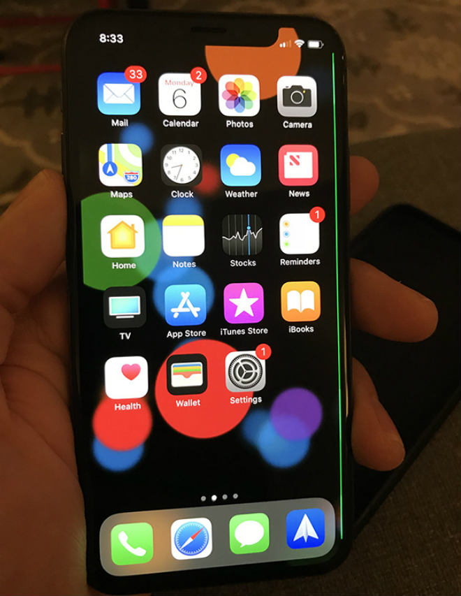 NÓNG: Màn hình iPhone X có vệt sáng lạ, nghi lỗi phần cứng - 1