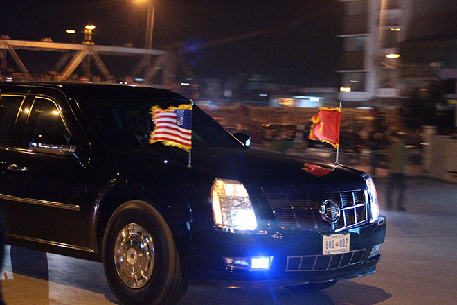 Cận cảnh đoàn xe “khủng” của Tổng thống Donald Trump tại Hà Nội - 1