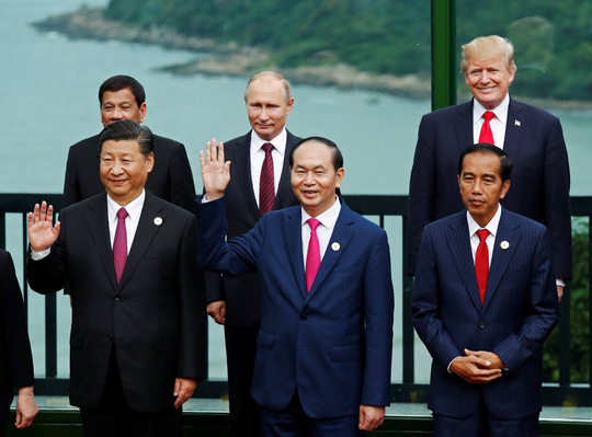 APEC 2017: Các nhà lãnh đạo APEC vui vẻ đi dạo, chụp hình - 7