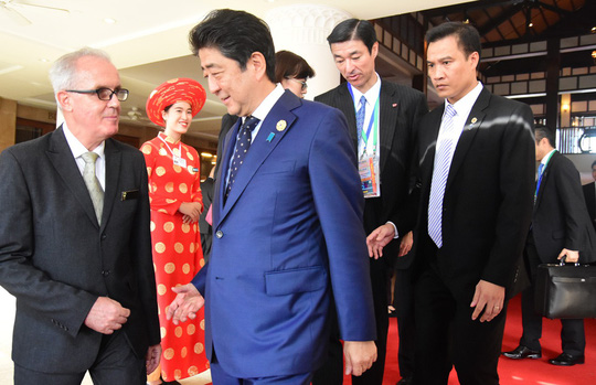 Bất ngờ bữa ăn trưa của Thủ tướng Nhật Bản Shinzo Abe tại APEC - 1