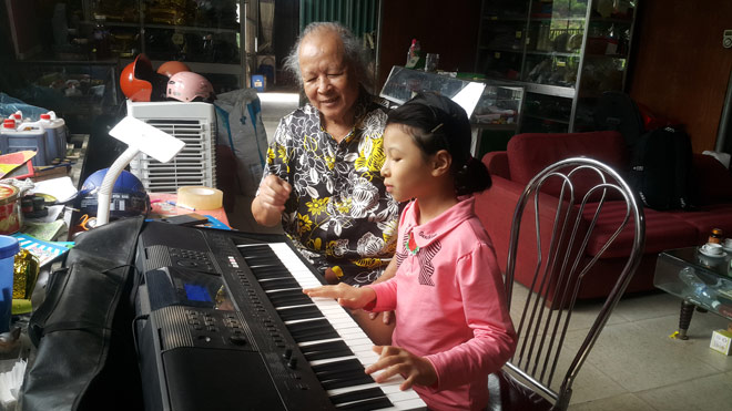 Bất ngờ sau bức ảnh cưới của cụ ông 80 và cô vợ 28 tuổi - 3