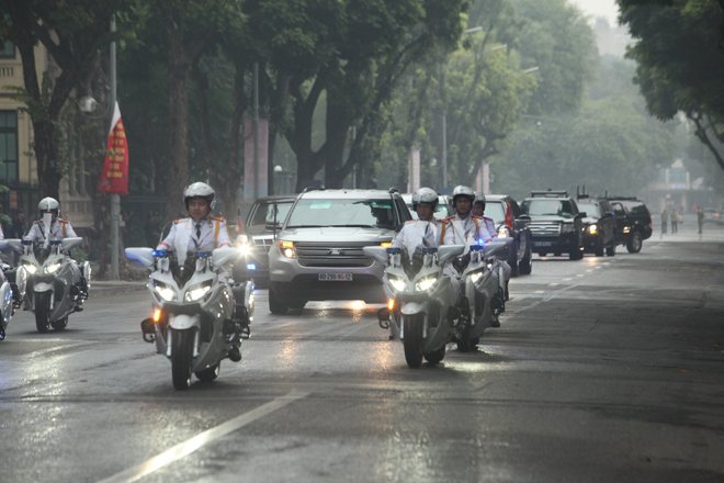 Tổng thống Donald Trump rời Hà Nội, kết thúc chuyến thăm Việt Nam - 17