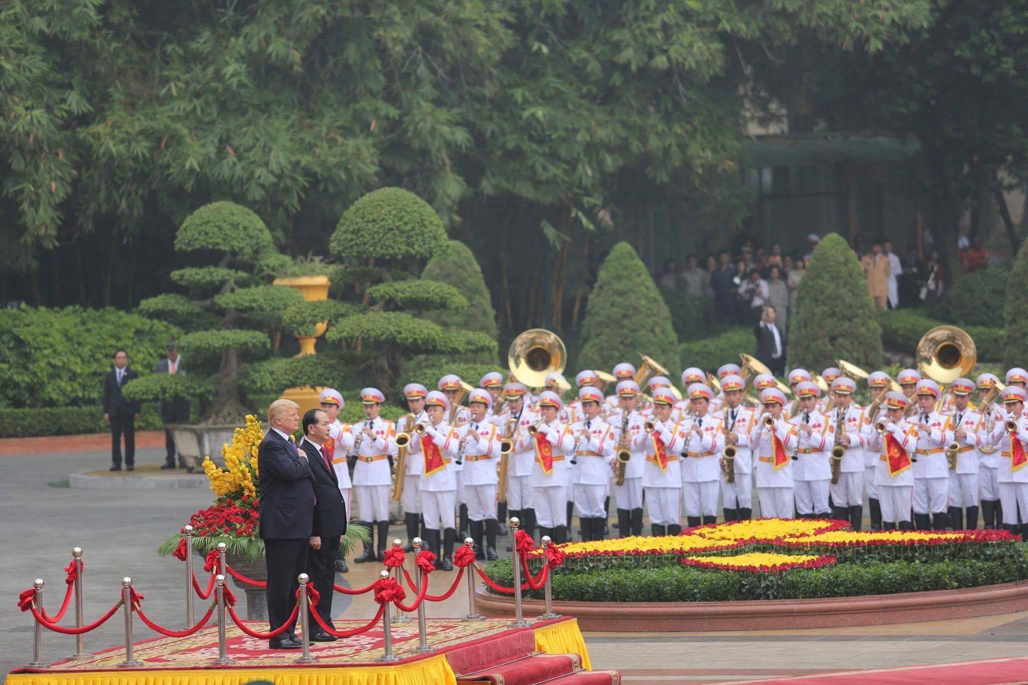 Tổng thống Donald Trump rời Hà Nội, kết thúc chuyến thăm Việt Nam - 9