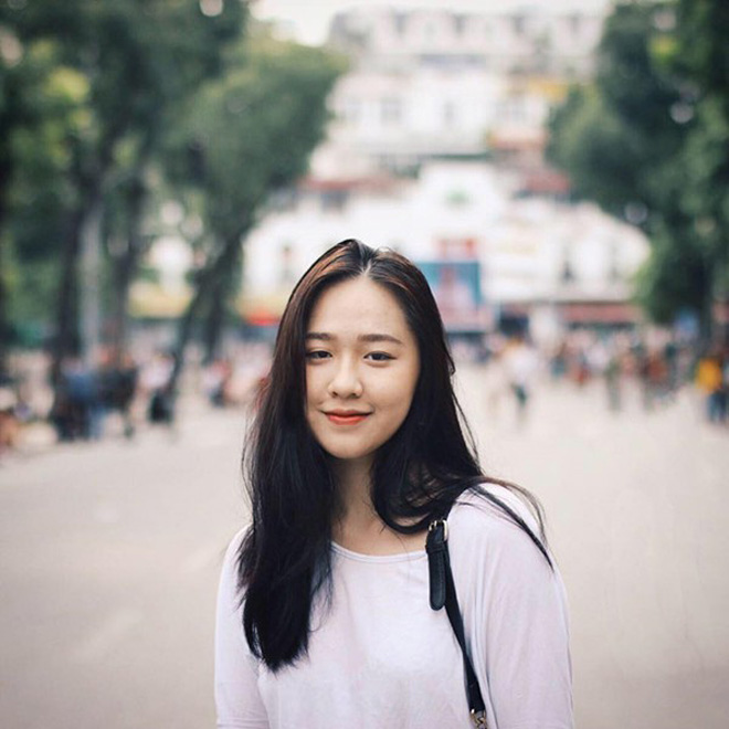 Cô gái xinh như hoa hậu tặng hoa Tổng thống Donald Trump là ai? - 3