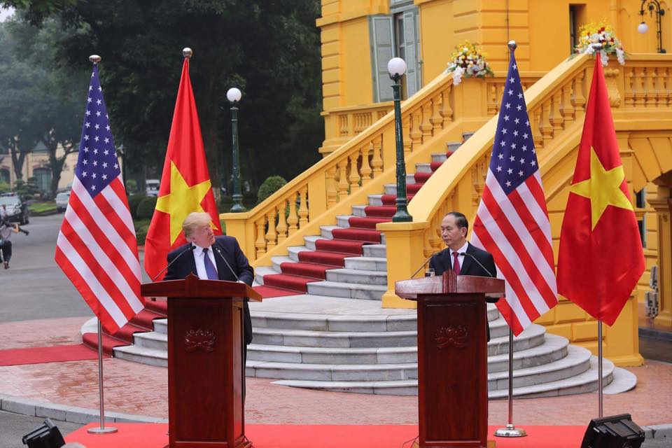 Tổng thống Donald Trump rời Hà Nội, kết thúc chuyến thăm Việt Nam - 7
