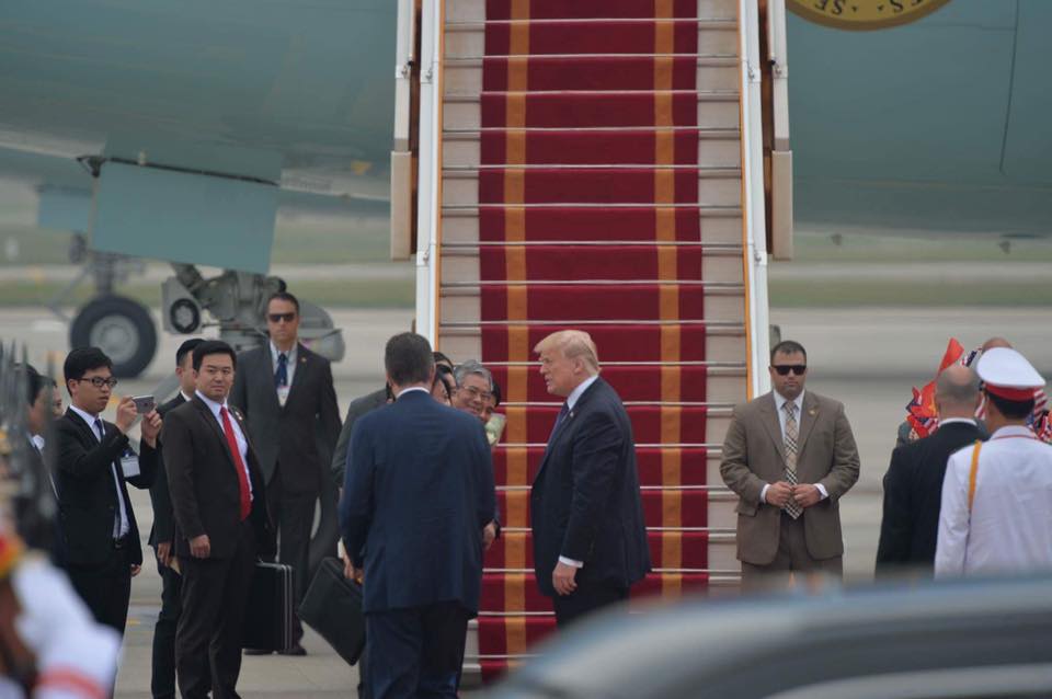 Tổng thống Donald Trump rời Hà Nội, kết thúc chuyến thăm Việt Nam - 2