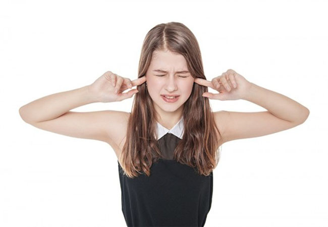 3. Nhạy cảm tiếng ồn. Khoảng 20% dân số thế giới rất ghét phải nghe 1 thứ tiếng ồn nhất định nào đó. Điều này được lý giải rằng, tiếng ồn làm ảnh hưởng tới khả năng sáng tạo của một người.