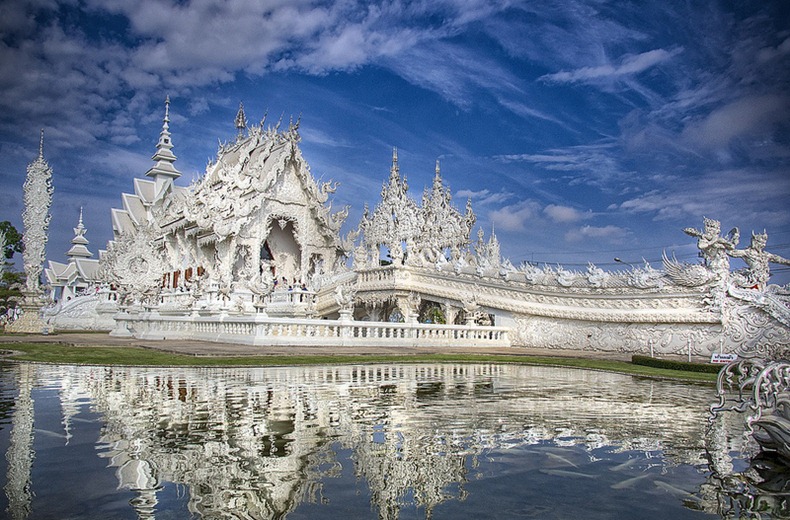 Khám phá ngôi đền trắng kỳ dị ở Thái Lan - 1