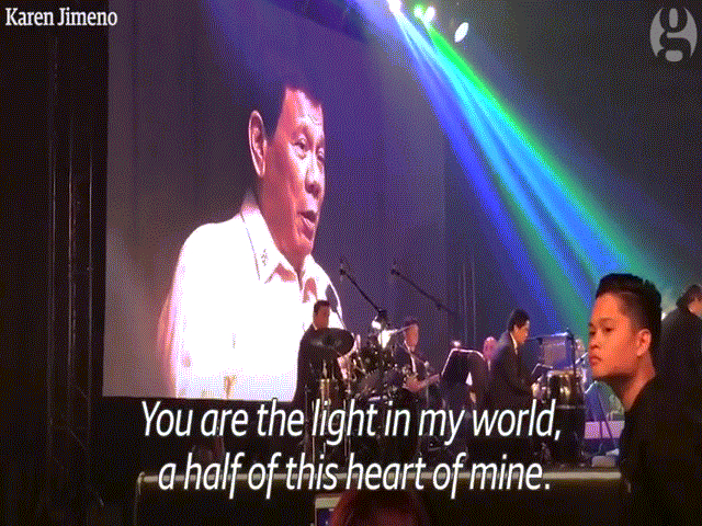 Tổng thống Philippines hát nhạc tình yêu tặng ông Trump