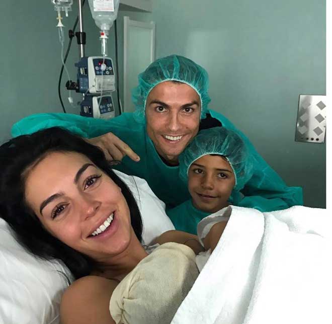 Ronaldo làm cha lần 4, bị tình một đêm bóc phốt “Sở Khanh” - 1
